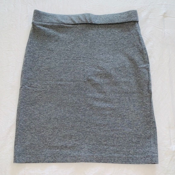 4/$25♦️FOREVER 21 Light Gray Tight Mini Skirt - Picture 3 of 3
